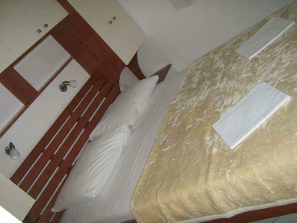 Apartmani Ana Vir Exterior foto