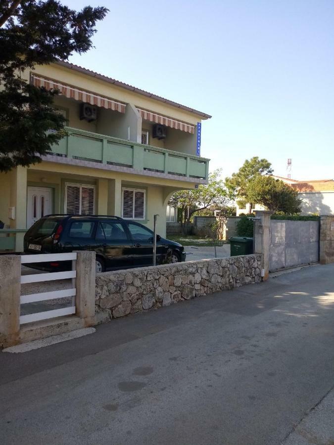 Apartmani Ana Vir Exterior foto